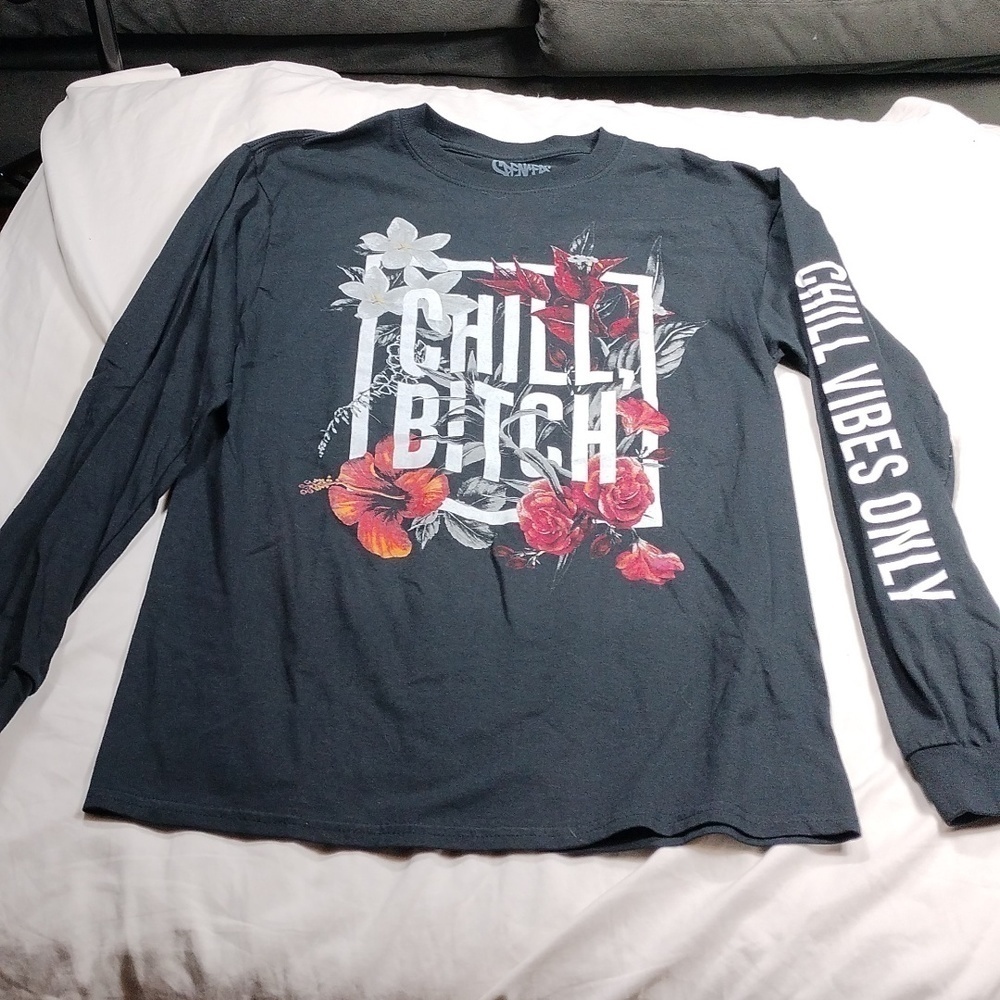 Spencer's long sleeved t shirt size medium